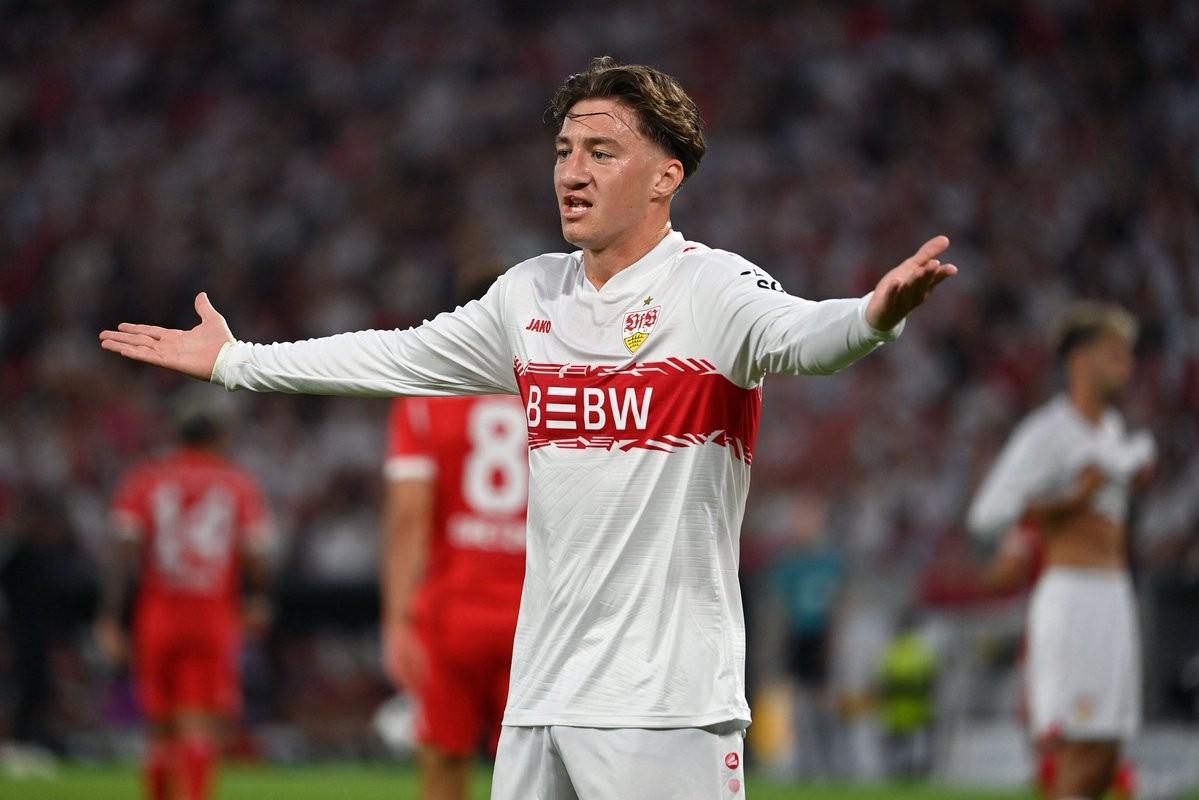 德天空:曼联和施蒂勒的传闻并不属实,球员会留在斯图加特